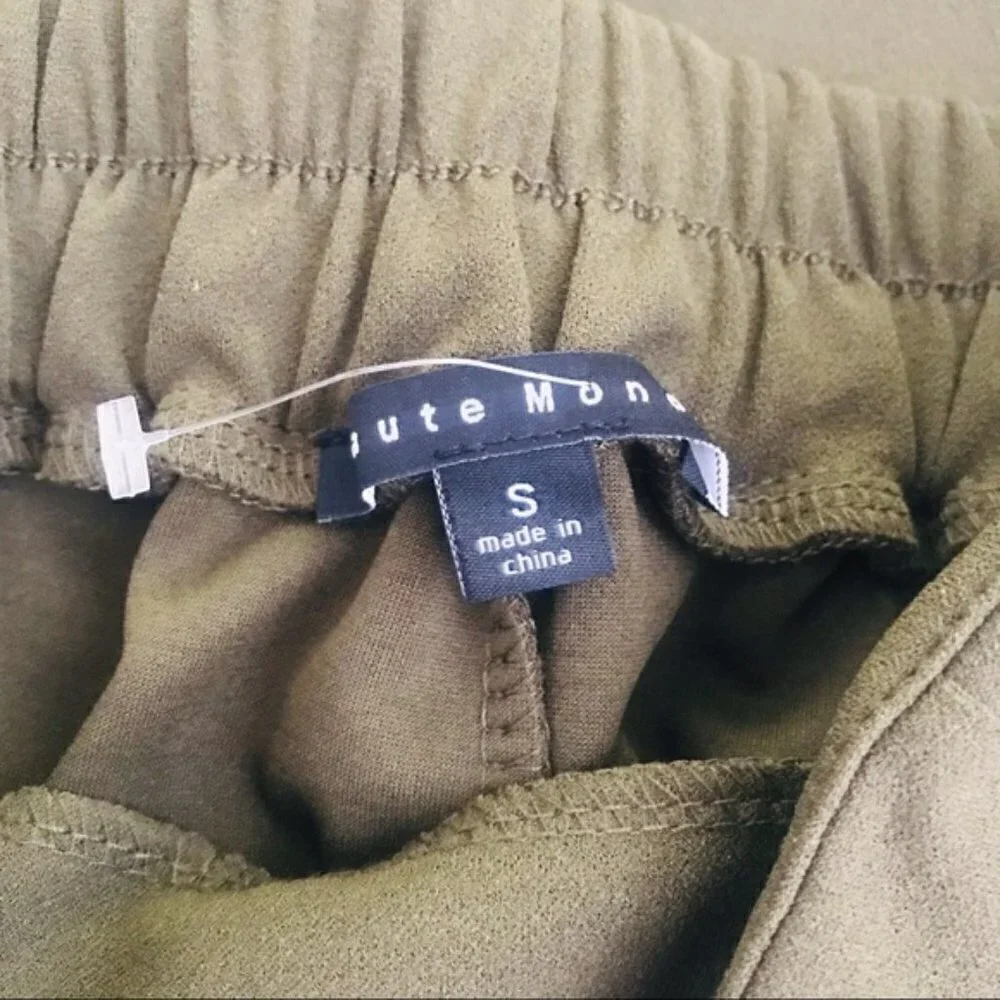 Haute Monde High waisted shorts Size Small Olive Green.